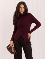 Bordowy elegancki sweter z rozcięciem na brzuchu