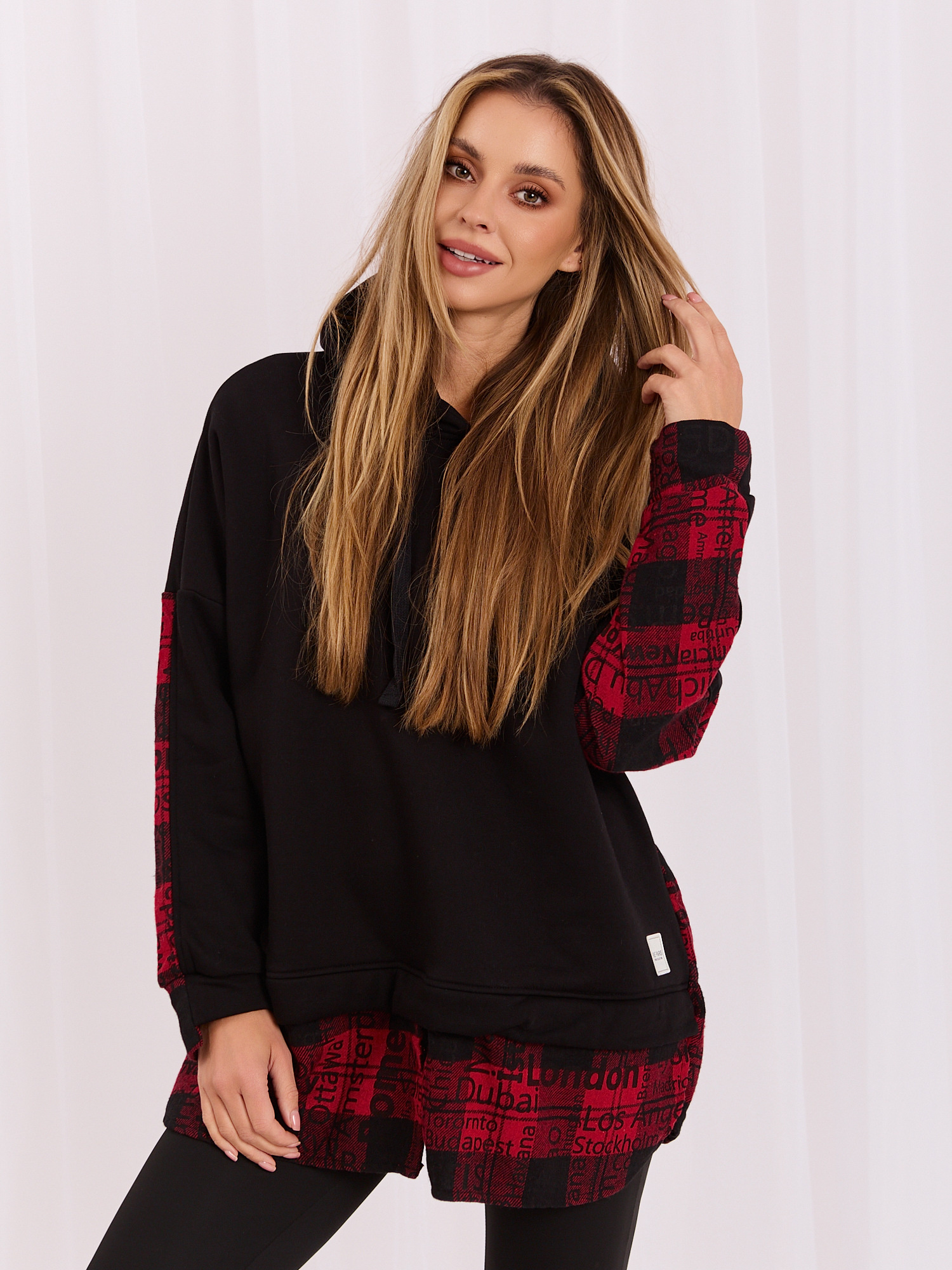 Czarno-czerwona bluza damska z kapturem Freyah RUE PARIS