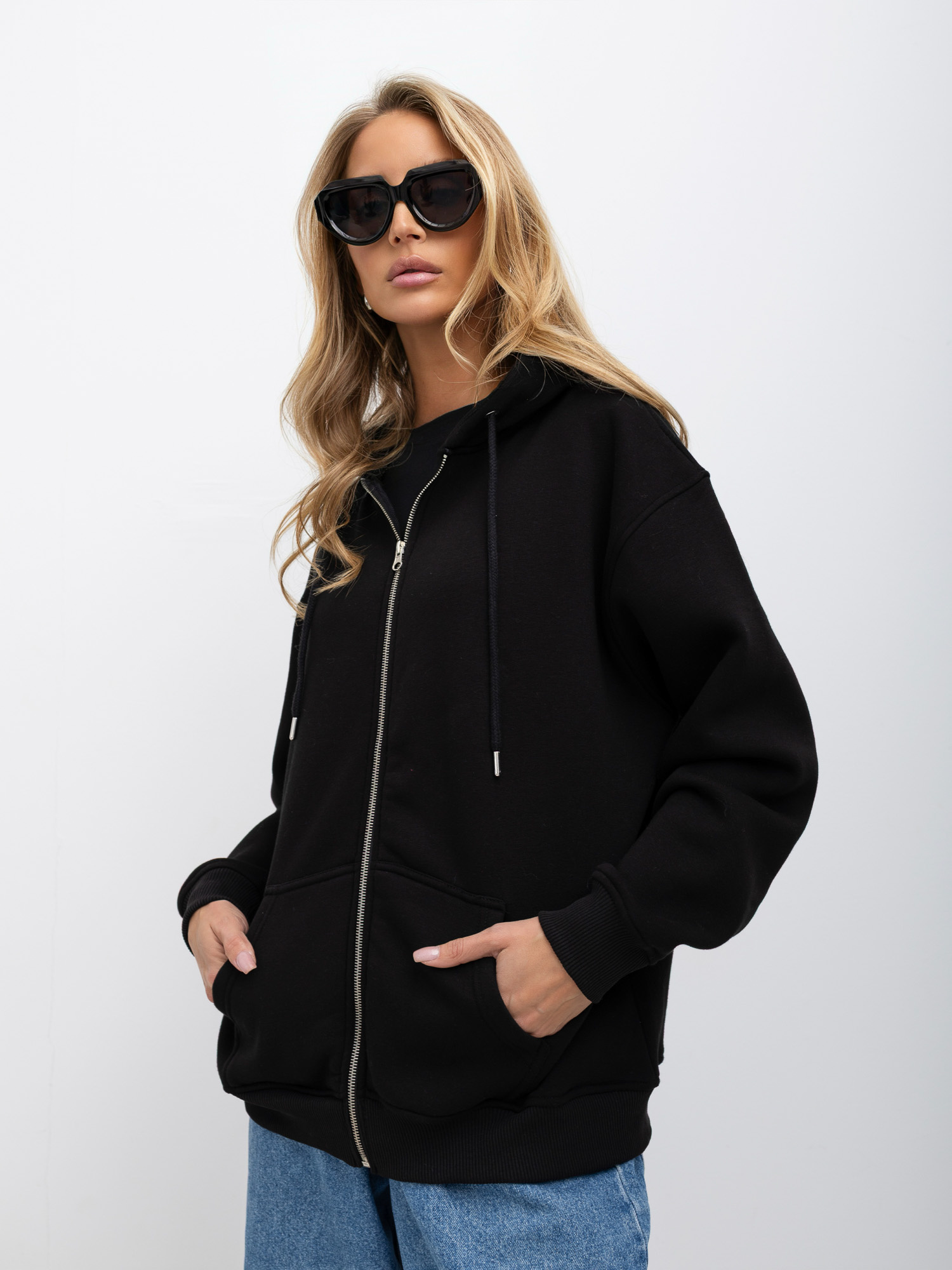 Czarna ocieplana bluza basic z kapturem