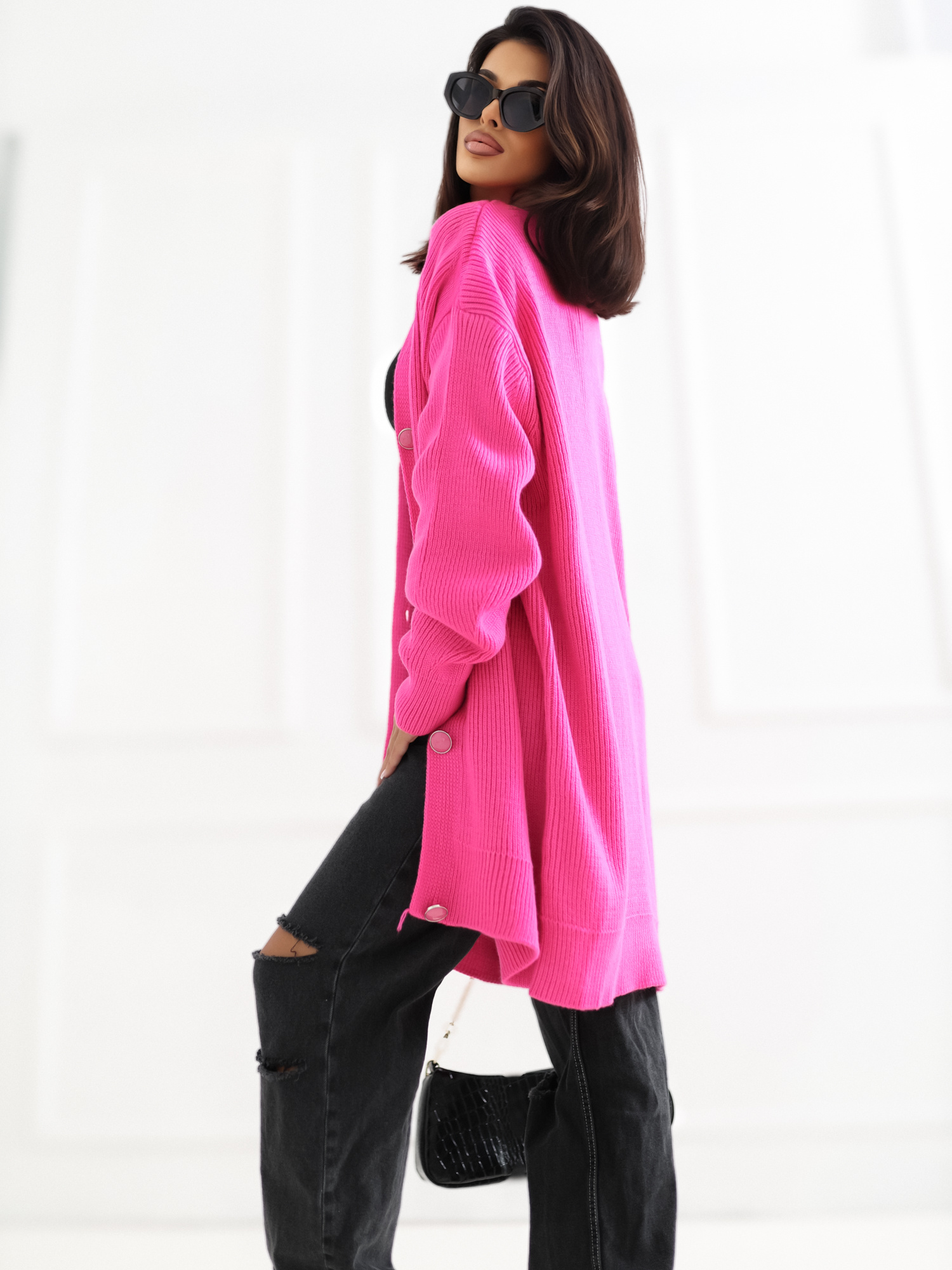 Fluo różowy sweter rozpinany z ozdobnymi guzikami RUE PARIS