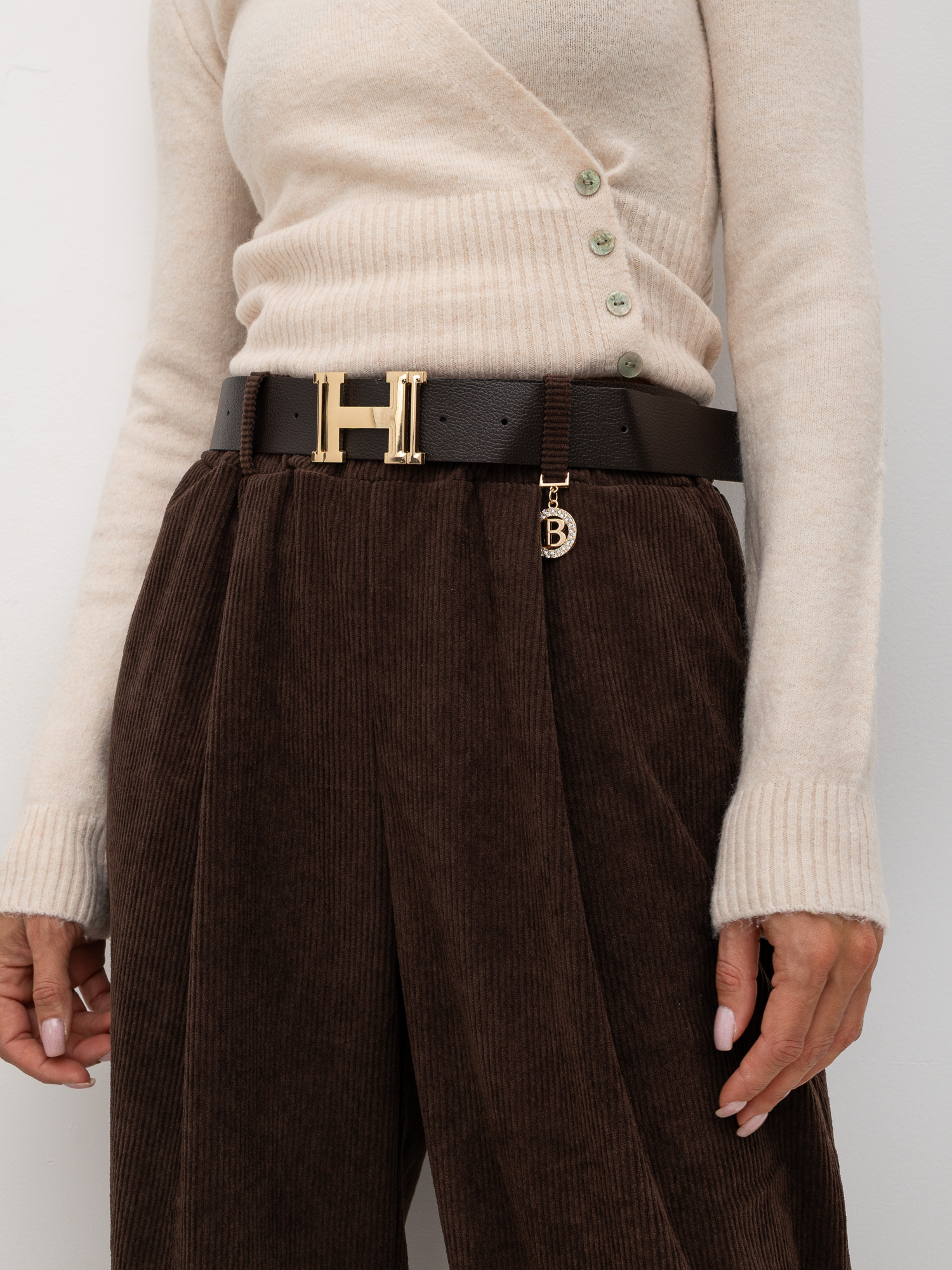 Brązowe sztruksowe spodnie ze zwężaną nogawką RUE PARIS