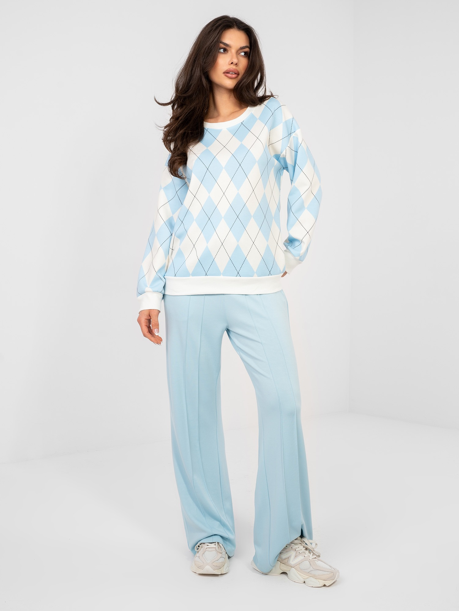 Pastelowa niebieska bluza oversize bez kaptura