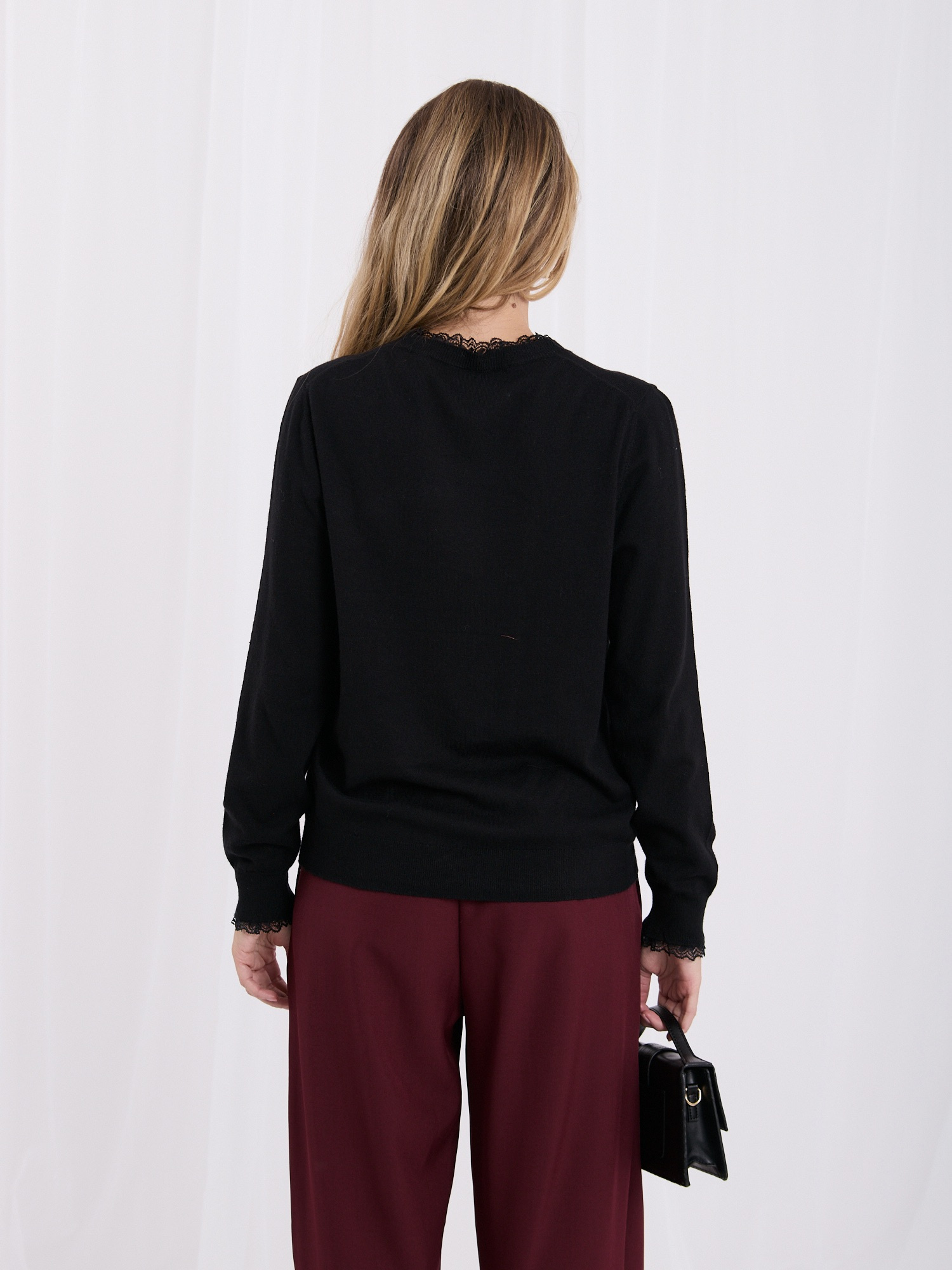 Czarny damski sweter w romby 