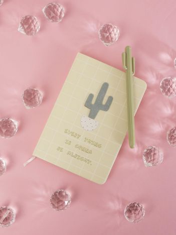 Zielony notatnik i cienkopis z motywem kaktusa