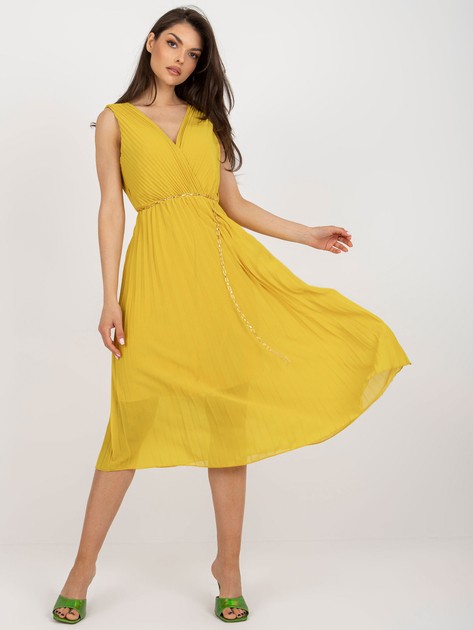 Ciemnożółta midi sukienka plisowana z paskiem